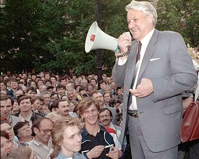boris yeltsin addressing a mass rally in may 1989, during gorbachev's perestroika